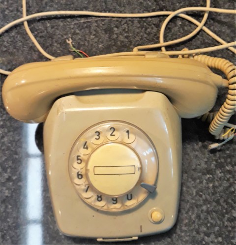 Telephone with dial