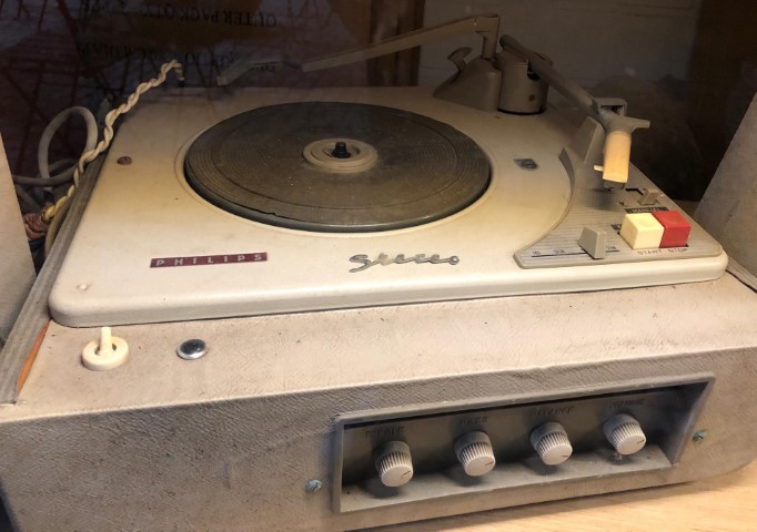 Philips stereo + boxes