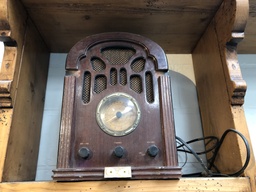 [5-0001] Wooden radio