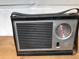 [5-00013] Aiwa transistor radio